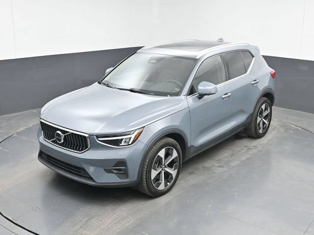 Used 2023 Volvo XC40 B4 Ultimate FWD image 31