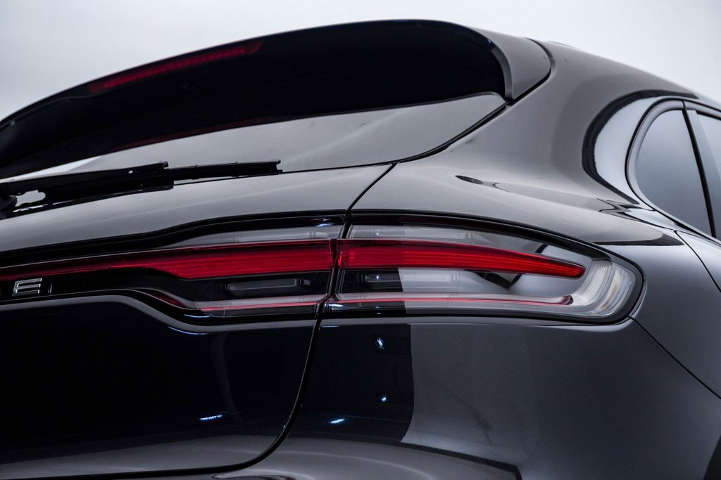 Certified 2025 Porsche Macan image 13