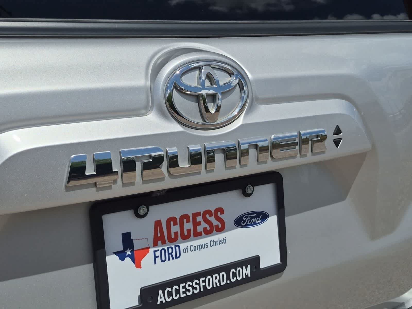 Used 2022 Toyota 4Runner SR5 AWD/4WD image 30