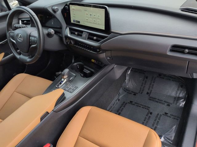 Used 2025 Lexus UX 300h AWD image 31