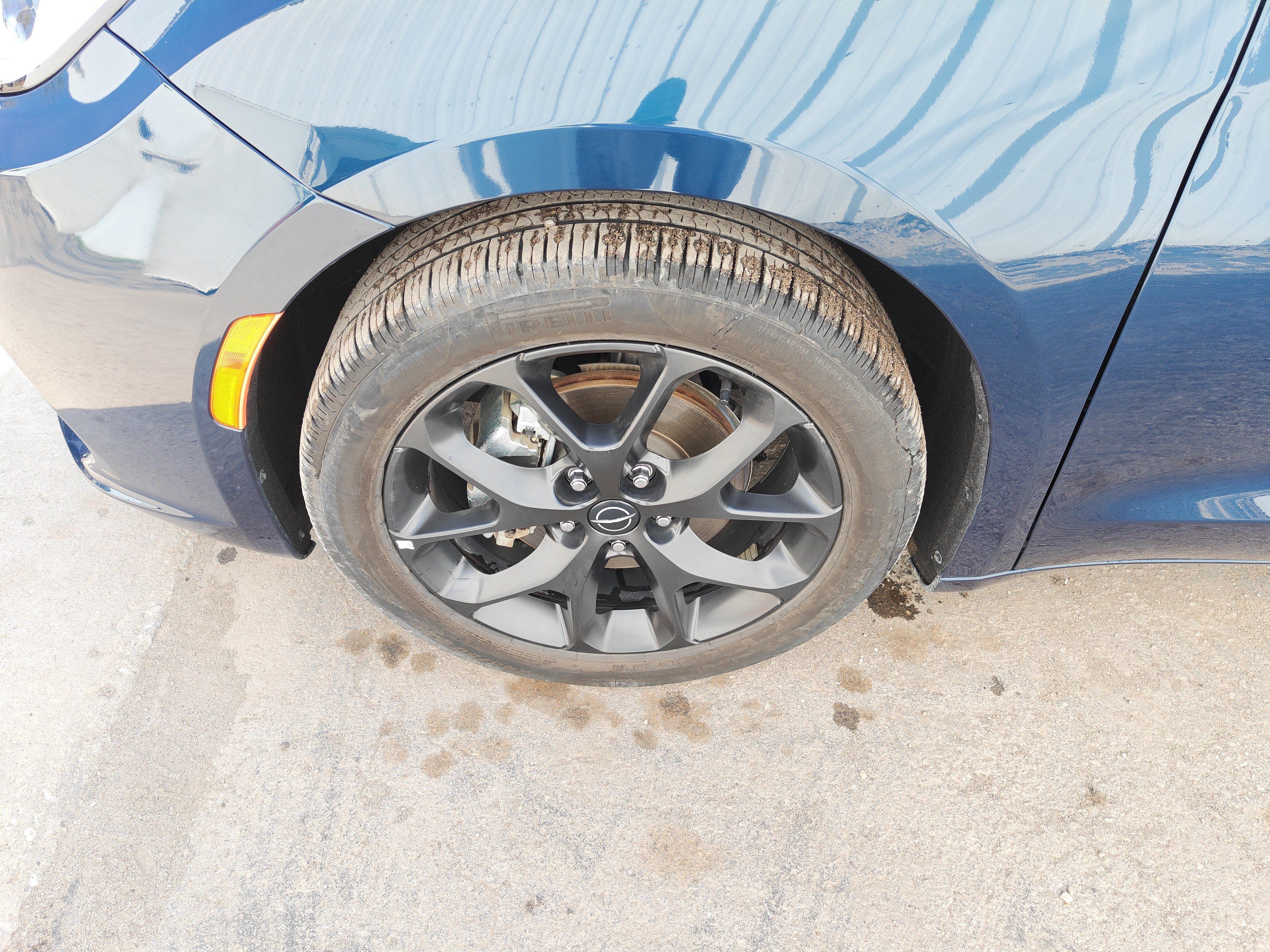 Used 2025 Chrysler Pacifica Limited FWD image 9