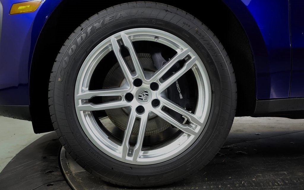 Used 2025 Porsche Macan image 24