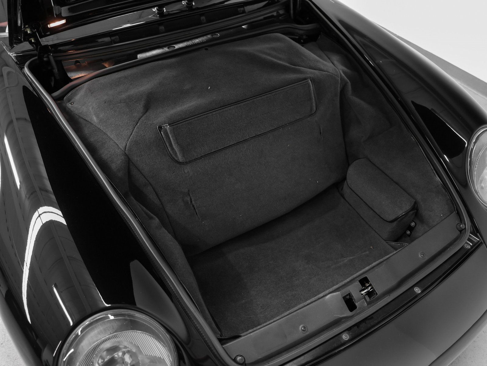 Used 1998 Porsche 911 Carrera S image 22