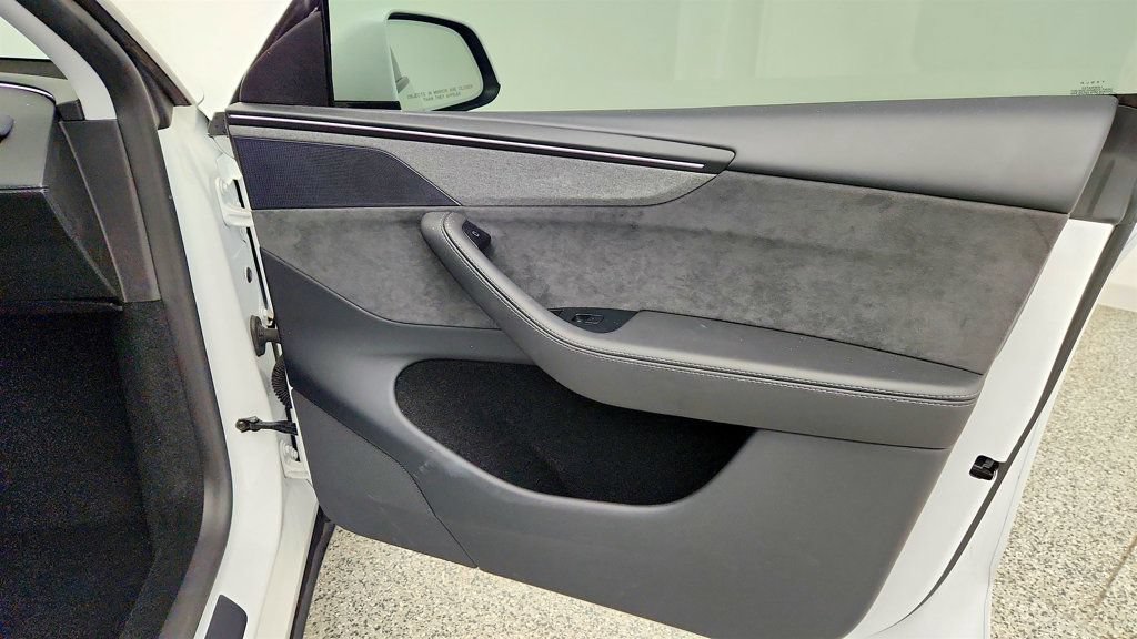 Used 2026 Tesla Model Y AWD image 28