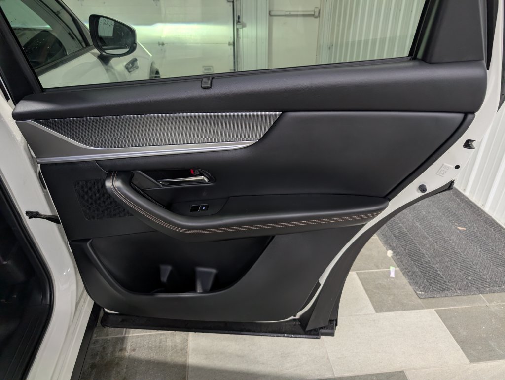 Used 2024 MAZDA CX-90 Plug-In Hybrid w/ Premium Plus AWD/4WD image 27
