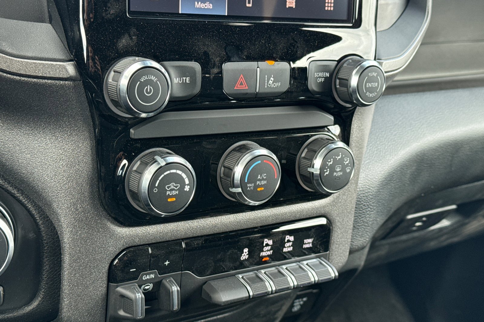 New 2026 RAM 1500 Classic Warlock AWD/4WD image 18