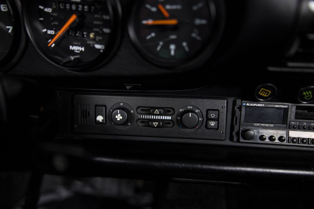 Used 1991 Porsche 911 Carrera RWD image 23