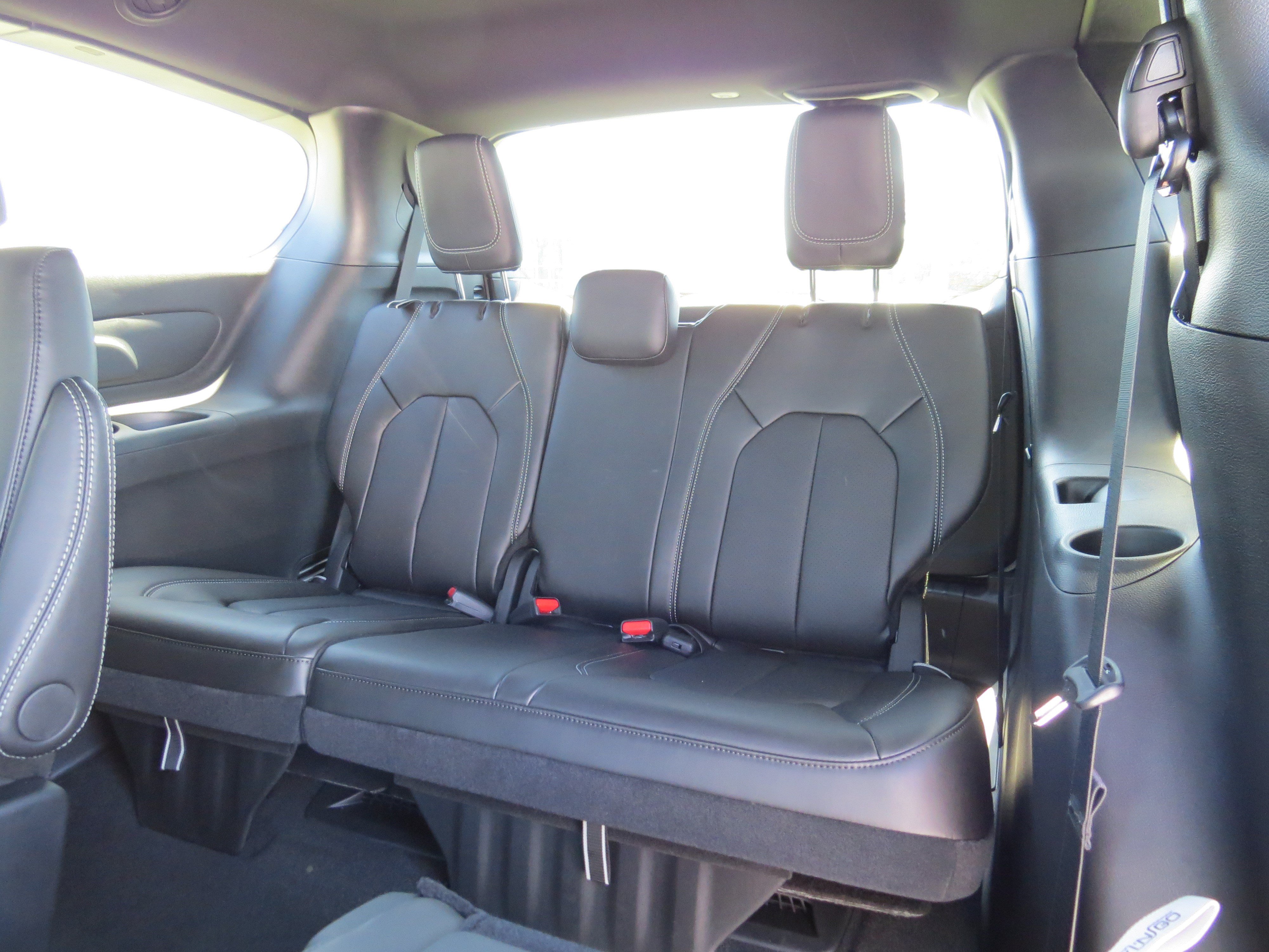 New 2027 Chrysler Pacifica Select FWD image 12