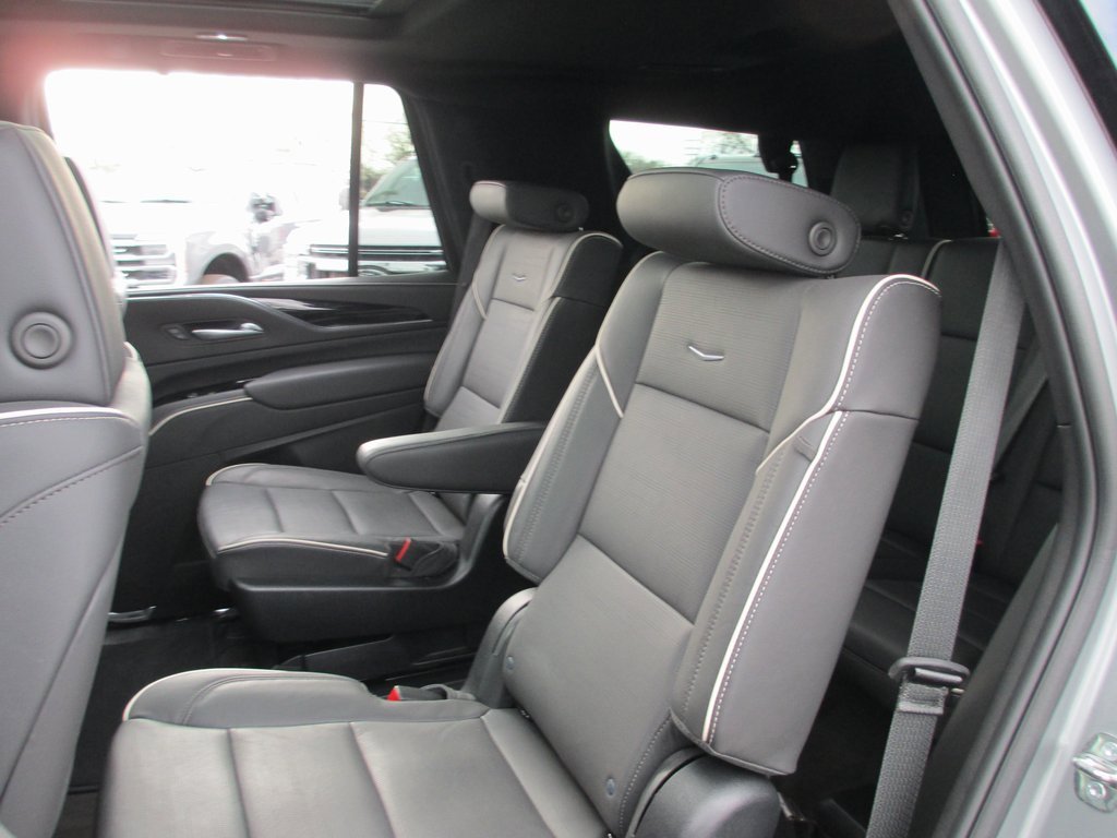 Used 2024 Cadillac Escalade Sport w/ LPO, ONYX Package image 21