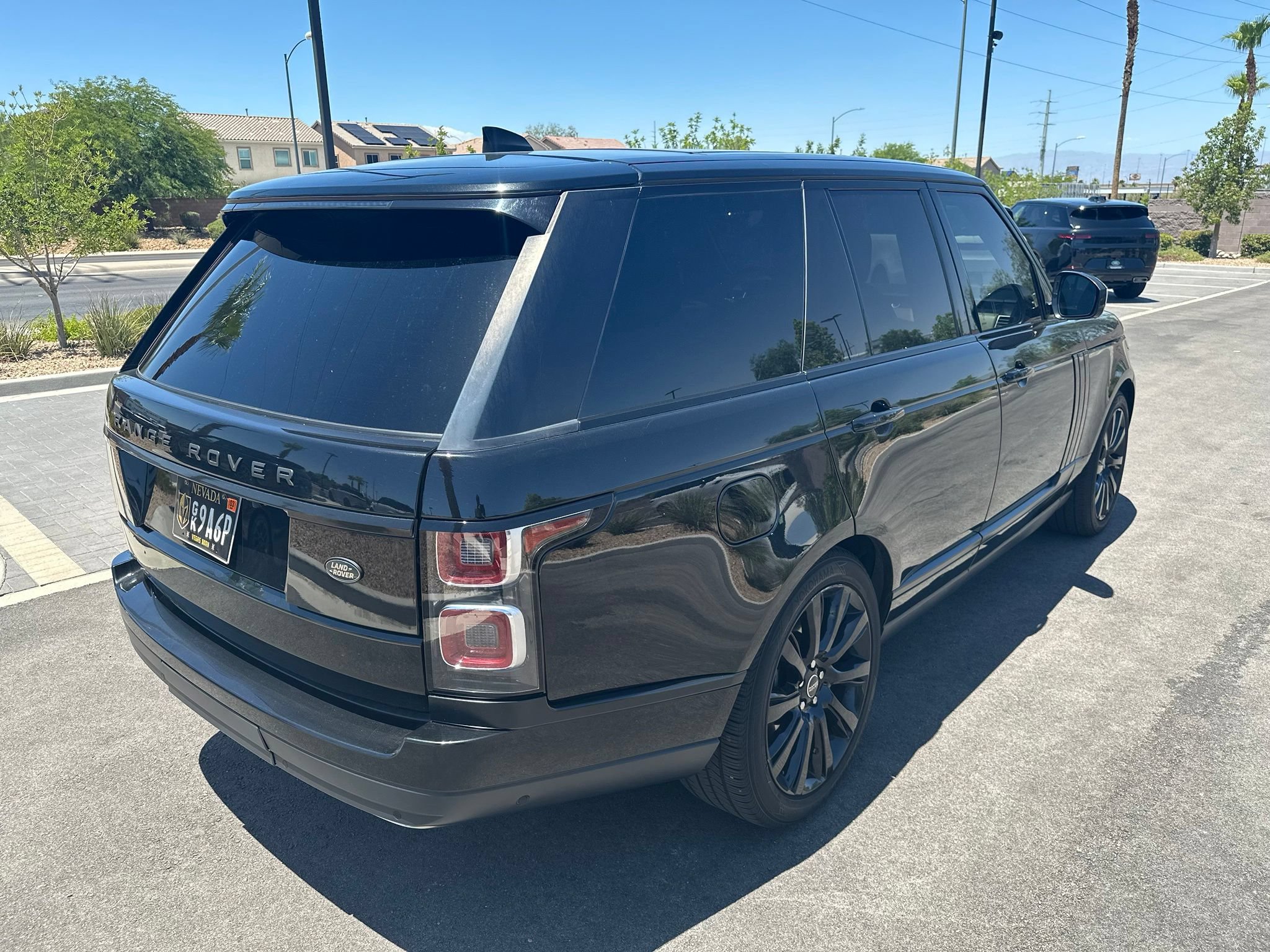 Used 2018 Land Rover Range Rover HSE AWD/4WD image 2