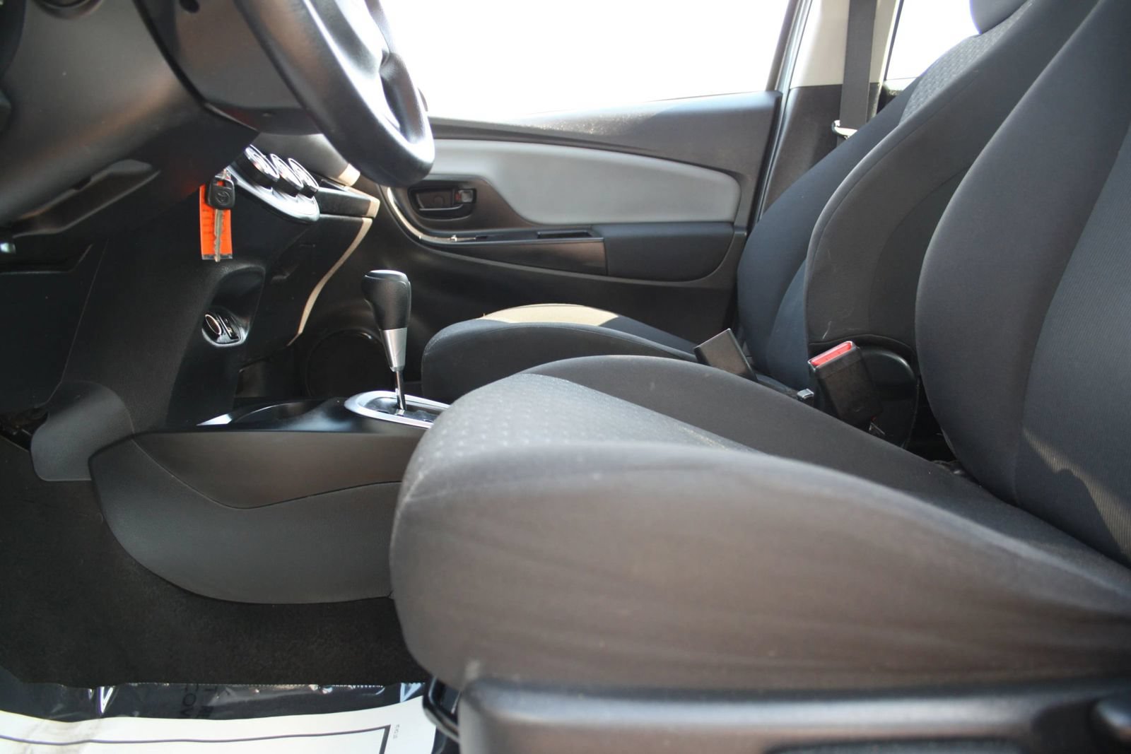 Used 2015 Toyota Yaris L FWD image 18