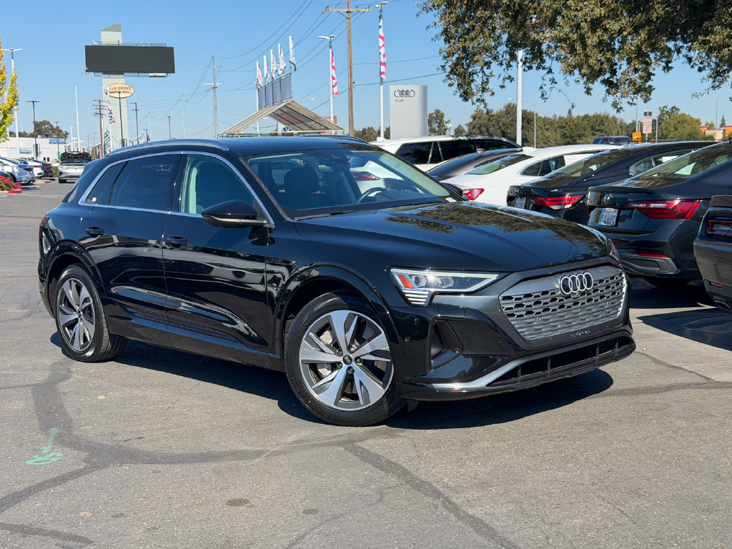 Used 2024 Audi Q8 e-tron Premium Plus w/ Premium Plus Package AWD/4WD image 2