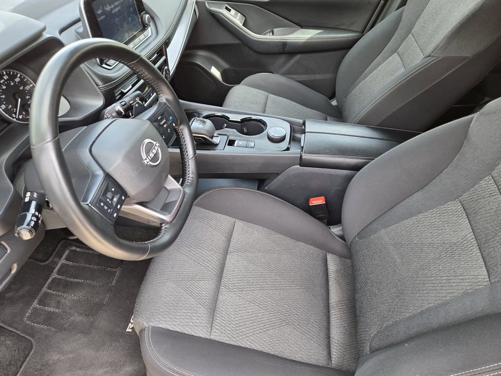 Used 2025 Nissan Rogue SV AWD/4WD image 17