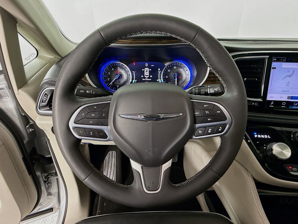Used 2024 Chrysler Pacifica Limited image 13