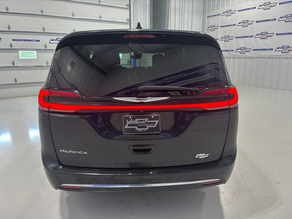 Used 2023 Chrysler Pacifica Touring-L FWD image 5