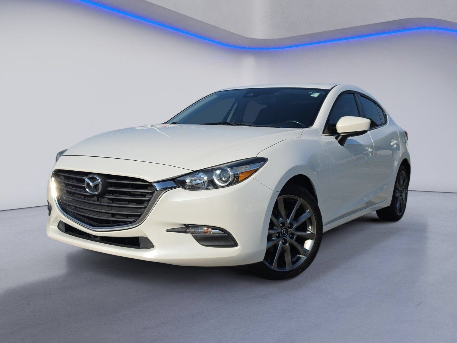 Used 2018 MAZDA MAZDA3 Touring FWD image 2