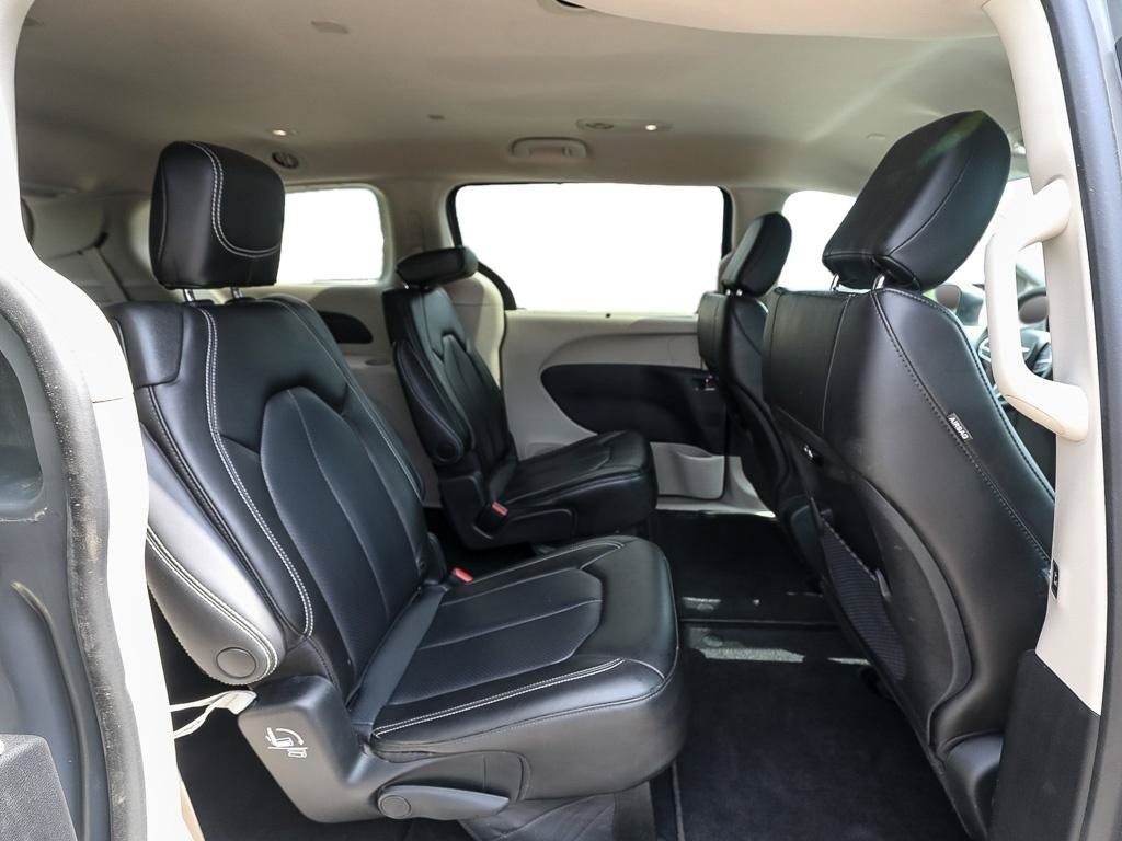 Used 2023 Chrysler Pacifica Touring-L AWD/4WD image 23