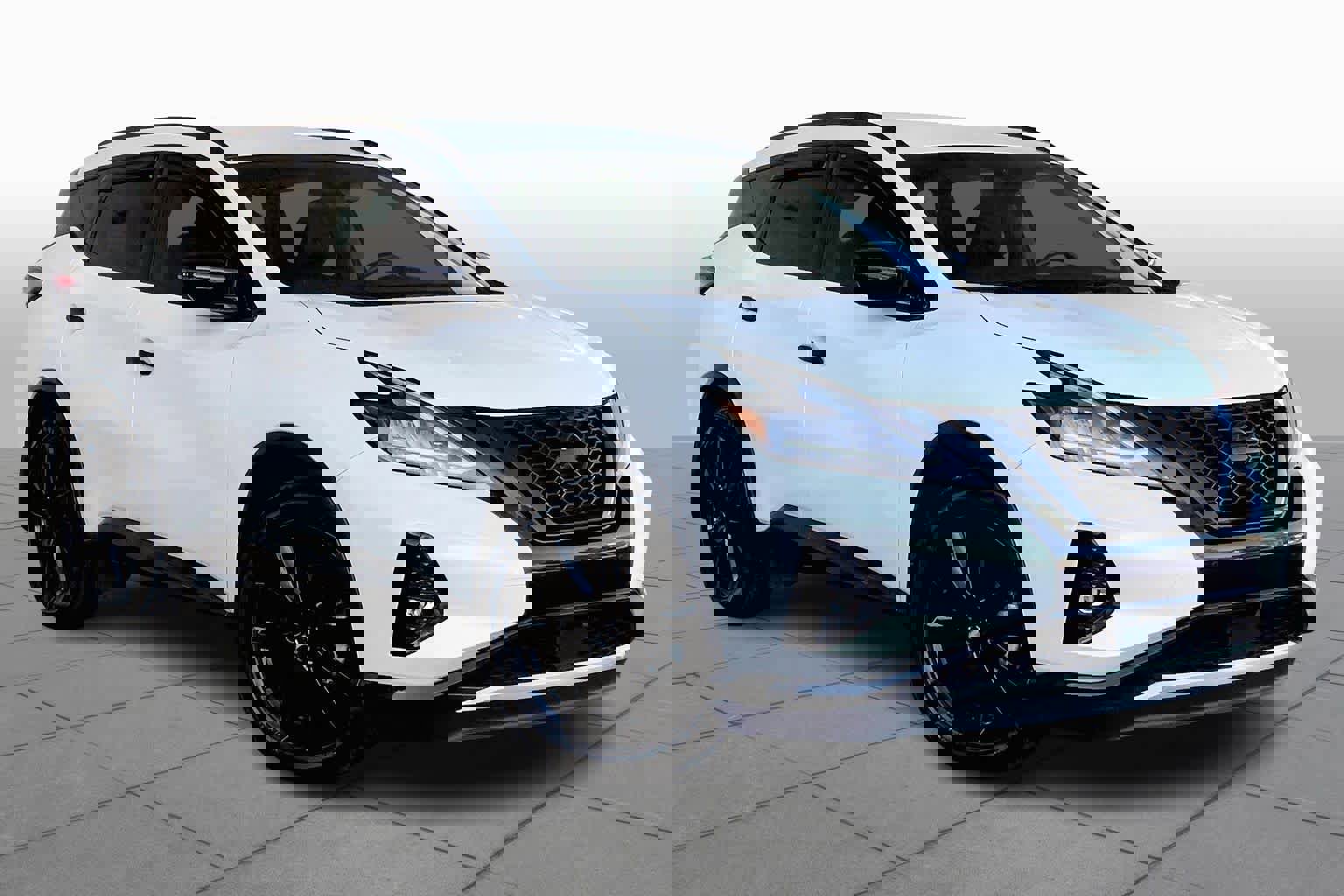 Used 2022 Nissan Murano SV w/ SV Midnight Edition Package image 2