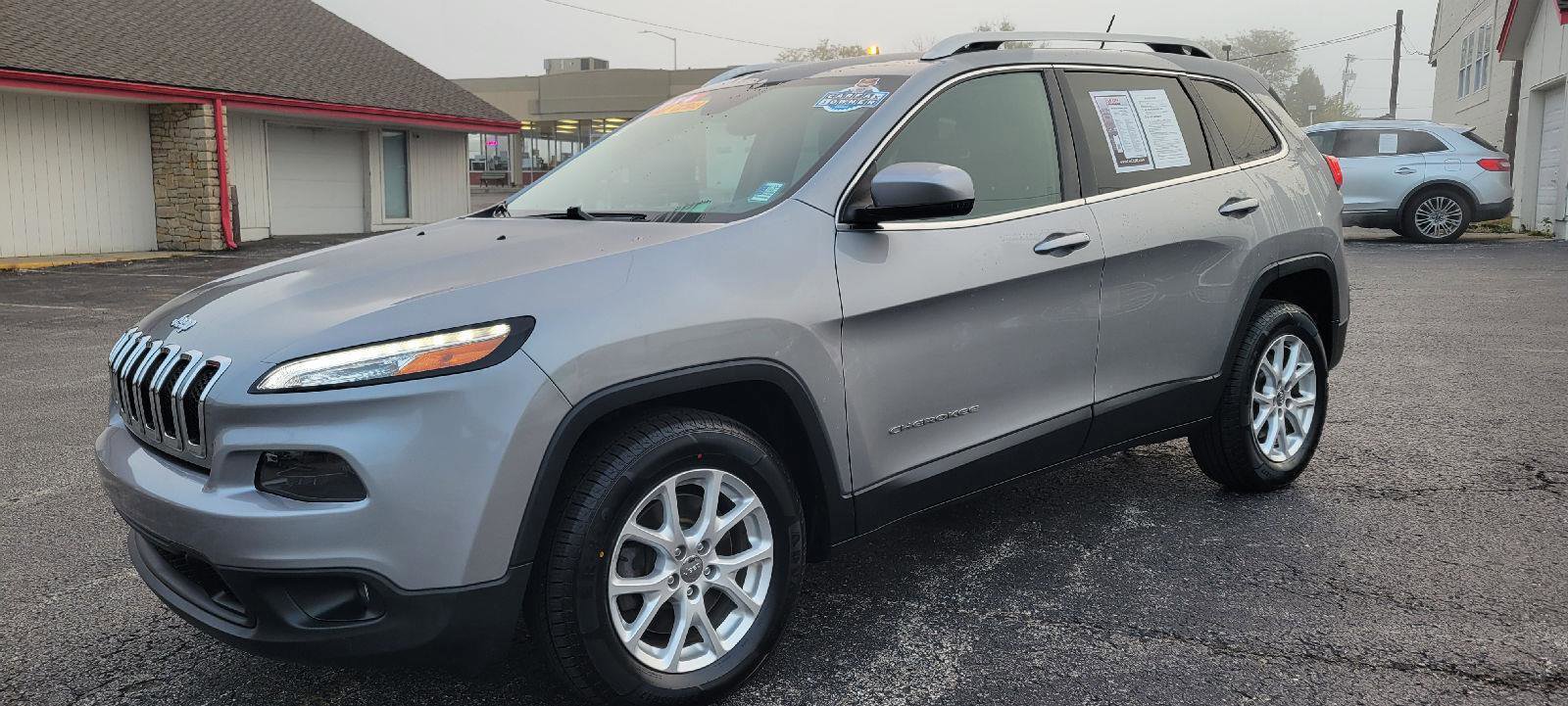Used 2015 Jeep Cherokee Latitude image 3