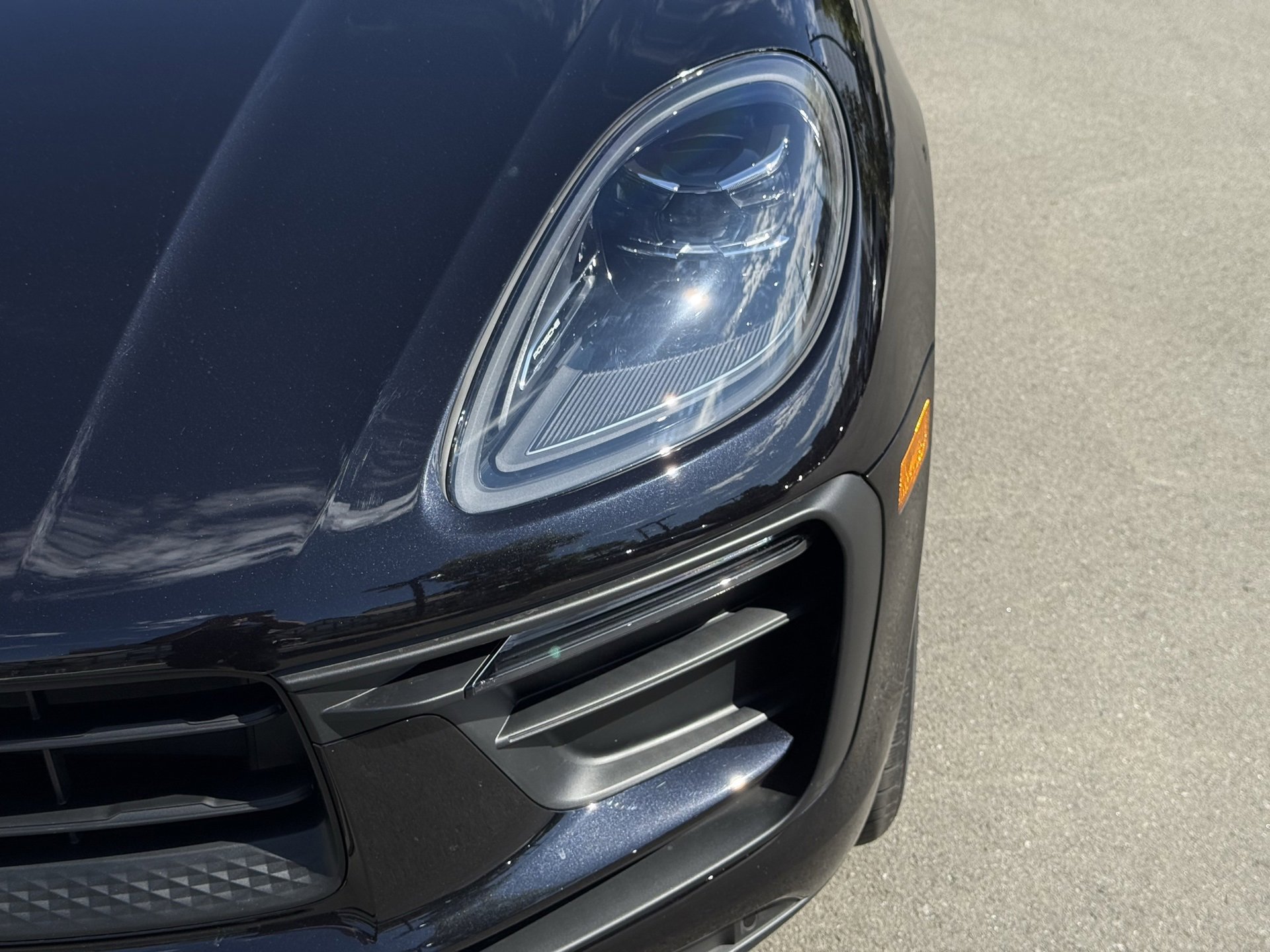 Used 2025 Porsche Macan image 11