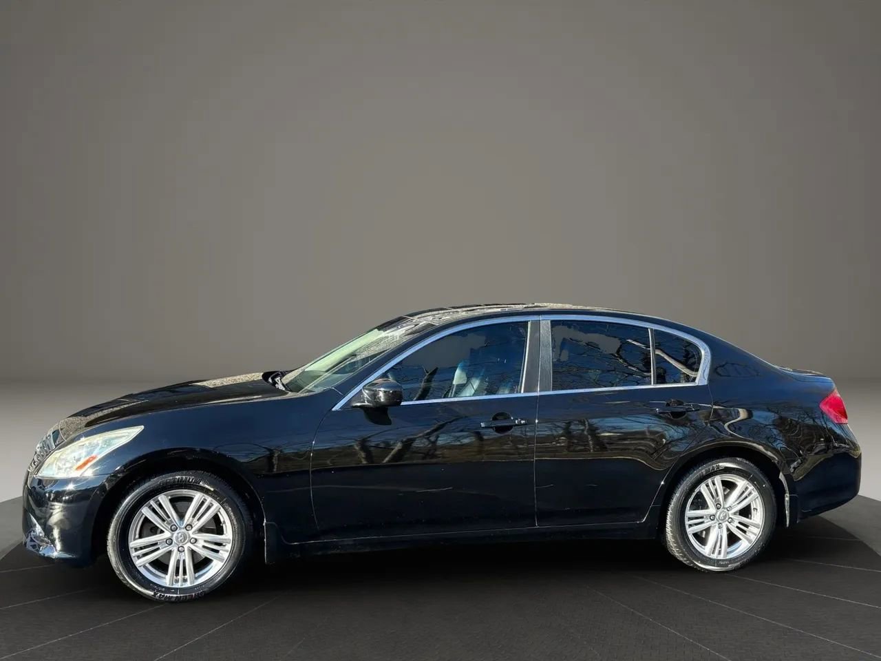 Used 2013 INFINITI G37 x Sedan w/ Premium Pkg image 7