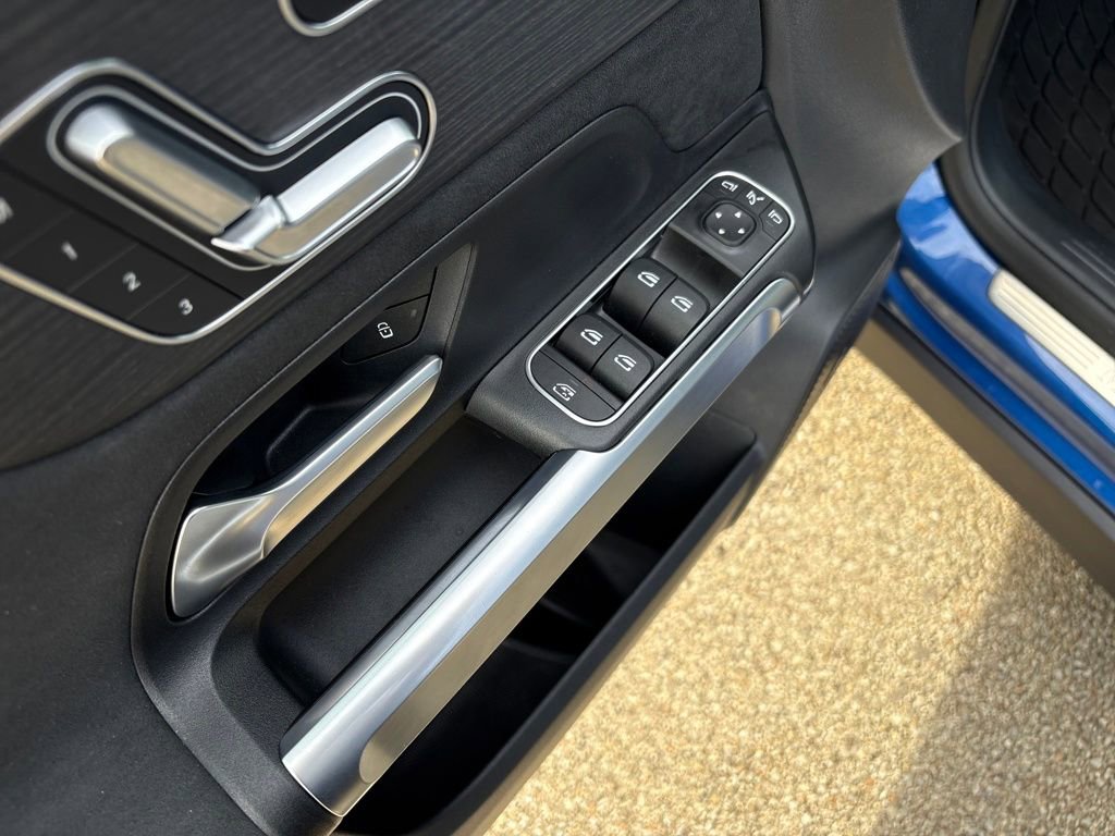 Certified 2025 Mercedes-Benz GLB 250 4MATIC image 11