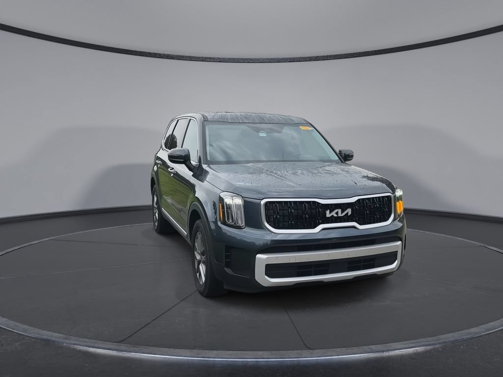 Used 2024 Kia Telluride LX FWD image 3