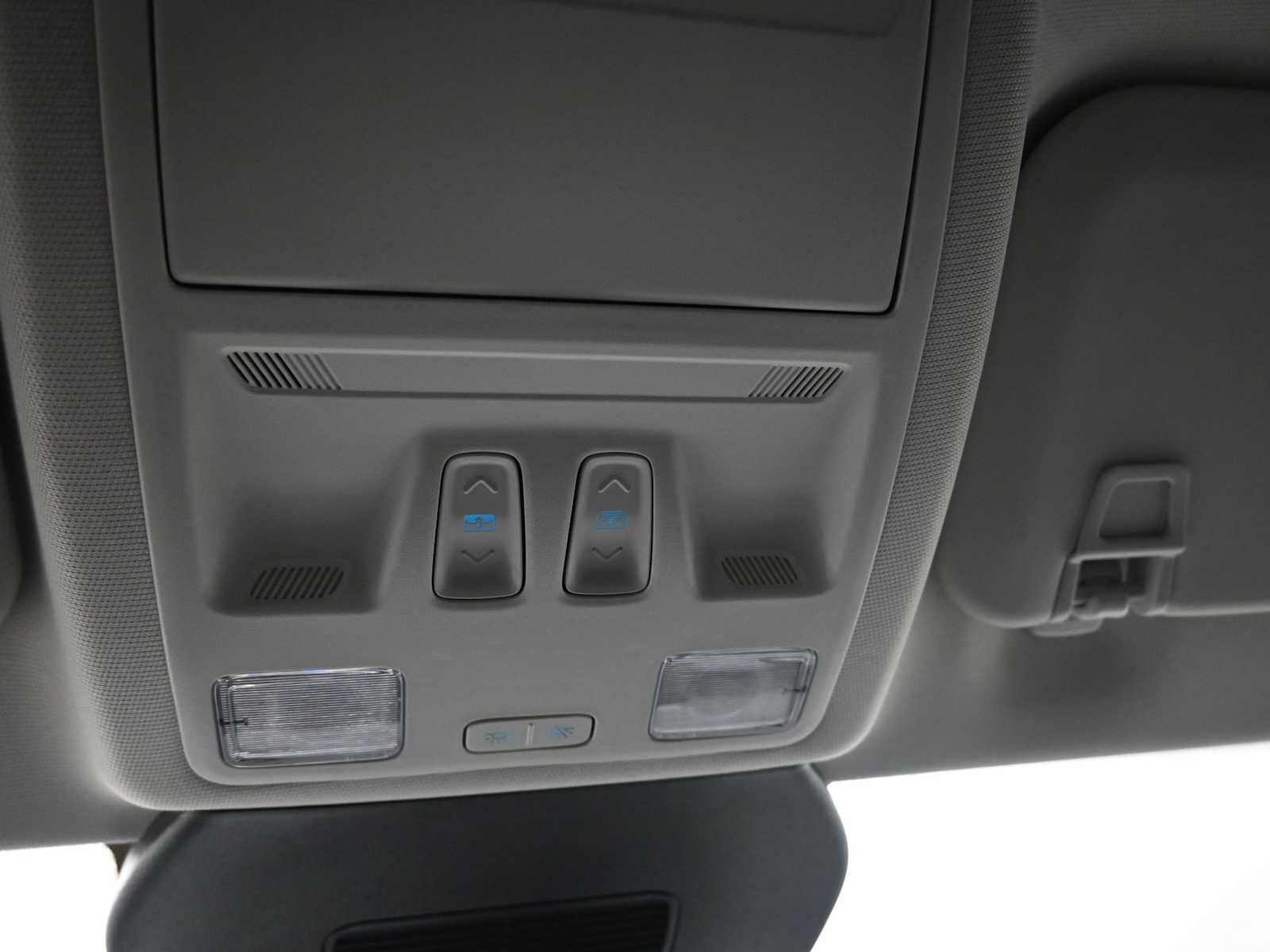 Used 2025 Ford Escape SE w/ PHEV Premium Package image 23