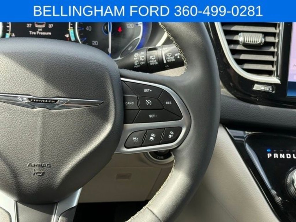 Used 2024 Chrysler Pacifica Touring-L image 24