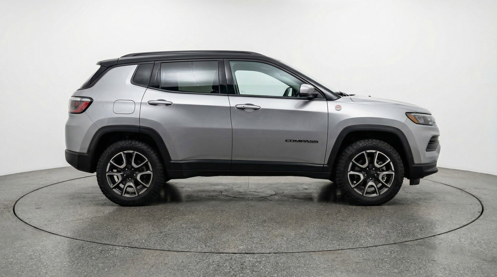 Used 2025 Jeep Compass Trailhawk w/ Trailer Tow Group image 11