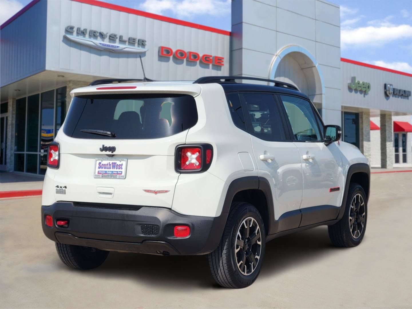 Used 2023 Jeep Renegade Trailhawk AWD/4WD image 5