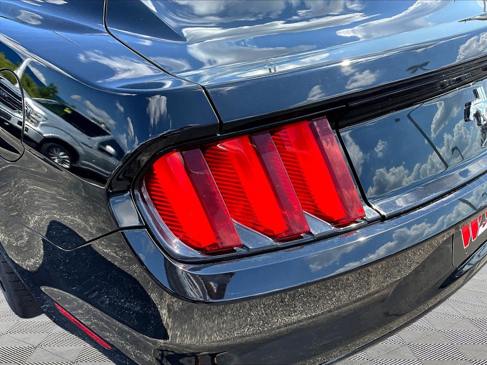 Used 2016 Ford Mustang Coupe RWD image 22