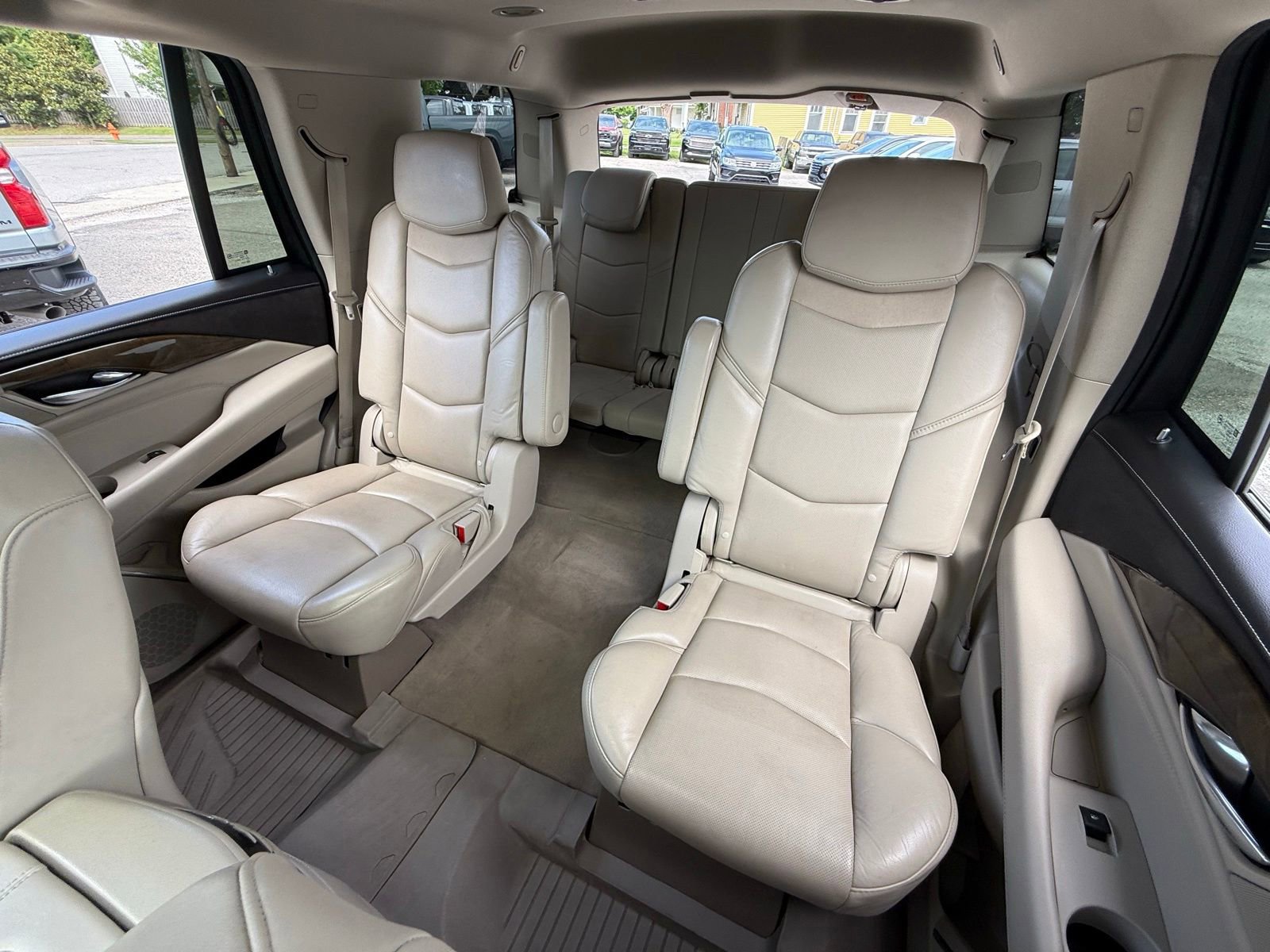 Used 2018 Cadillac Escalade Luxury AWD/4WD image 22