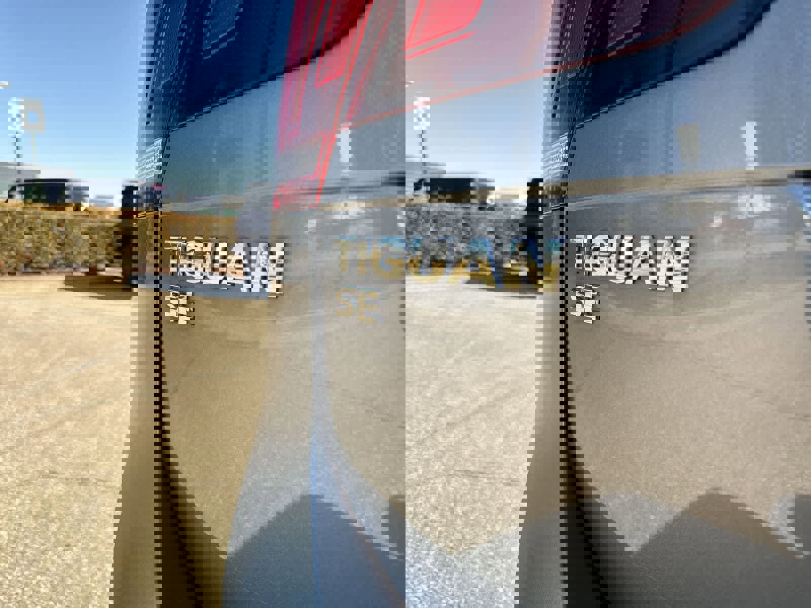 Used 2021 Volkswagen Tiguan SE R-Line w/ 2-Row Tiguan MDO Package image 13