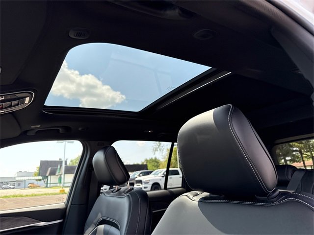 New 2025 Jeep Grand Cherokee Limited w/ Black Appearance Package image 5