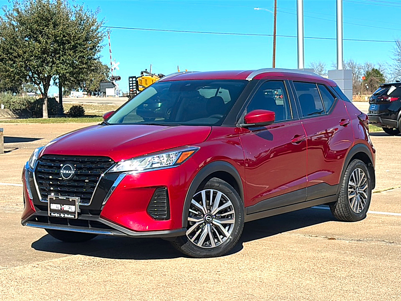 Used 2023 Nissan Kicks SV image 2