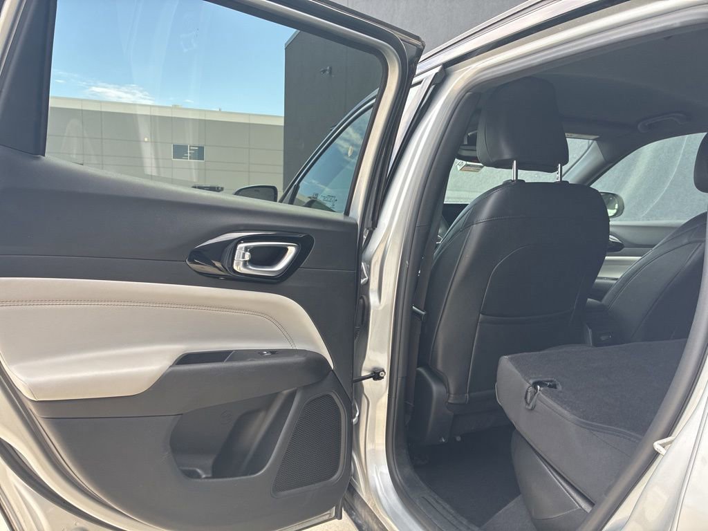 Used 2025 Jeep Compass Limited AWD/4WD image 13