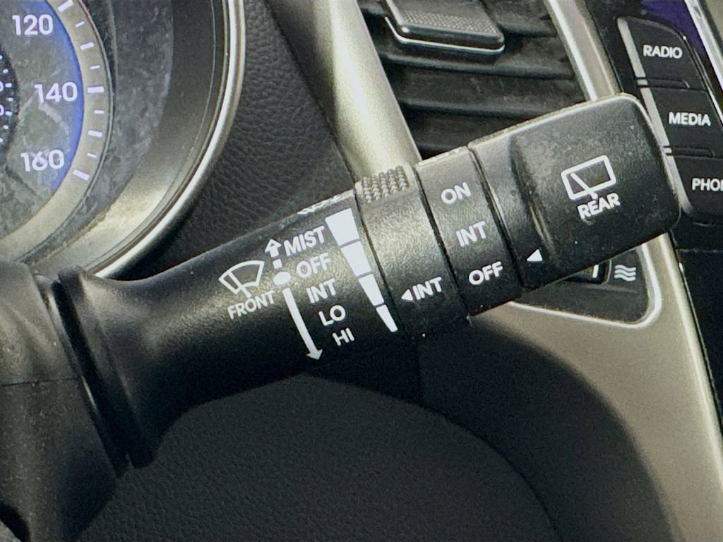 Used 2017 Hyundai Elantra GT image 13