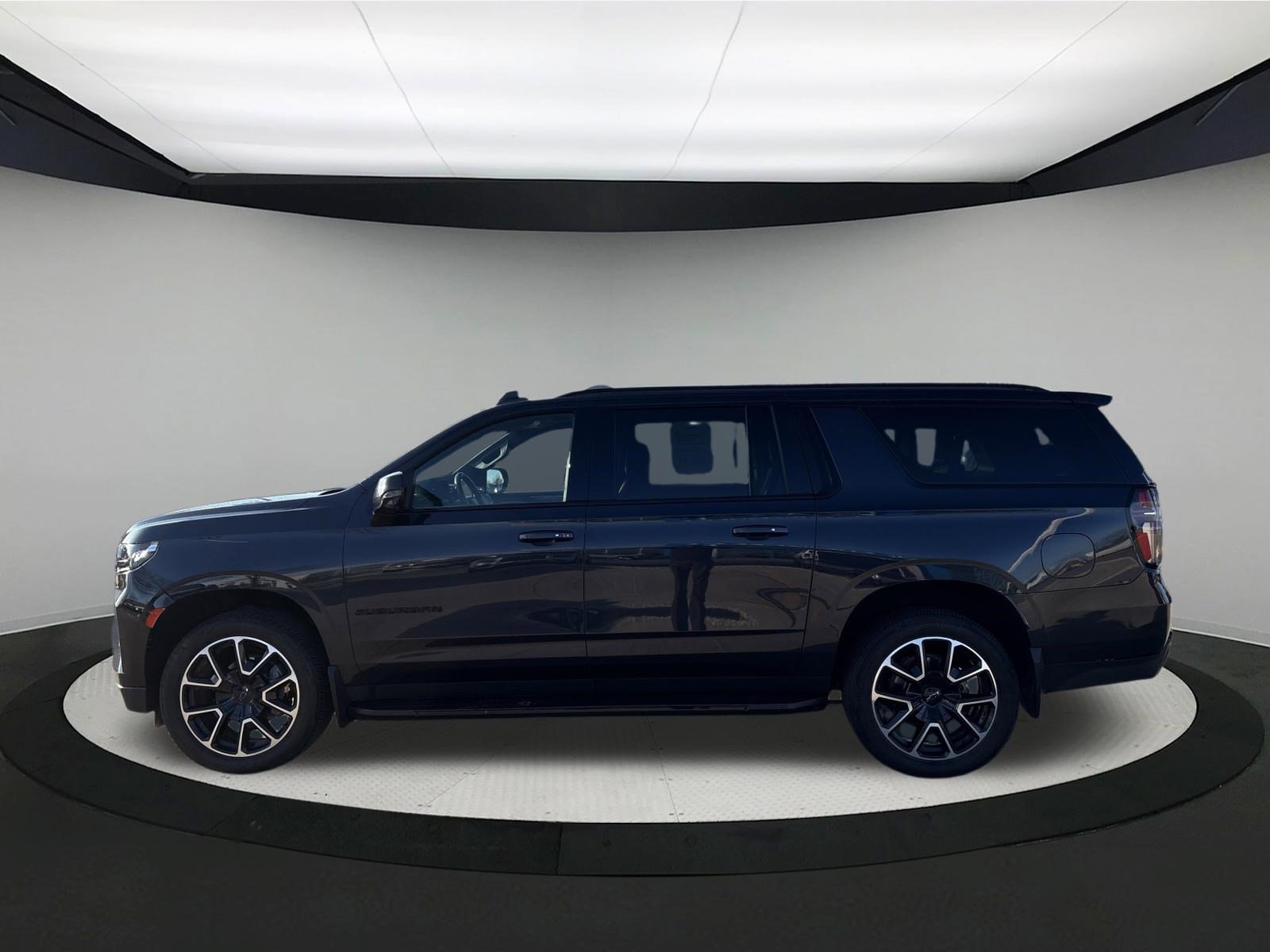 Used 2022 Chevrolet Suburban RST w/ Luxury Package image 4