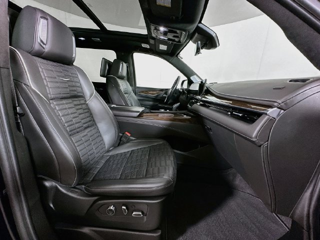 Certified 2024 Cadillac Escalade ESV Sport Platinum w/ LPO, ONYX Package AWD/4WD image 38