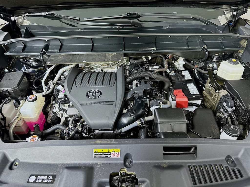 Used 2024 Toyota Highlander XSE FWD image 9