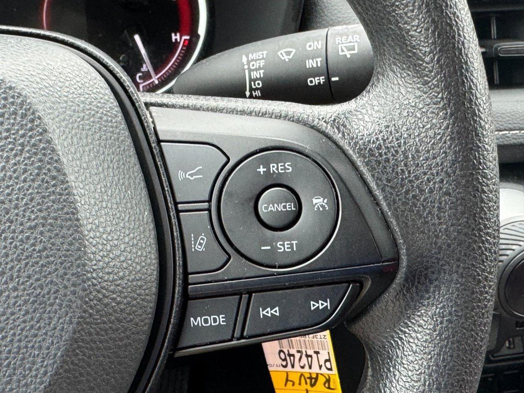 Used 2025 Toyota RAV4 LE AWD/4WD image 26