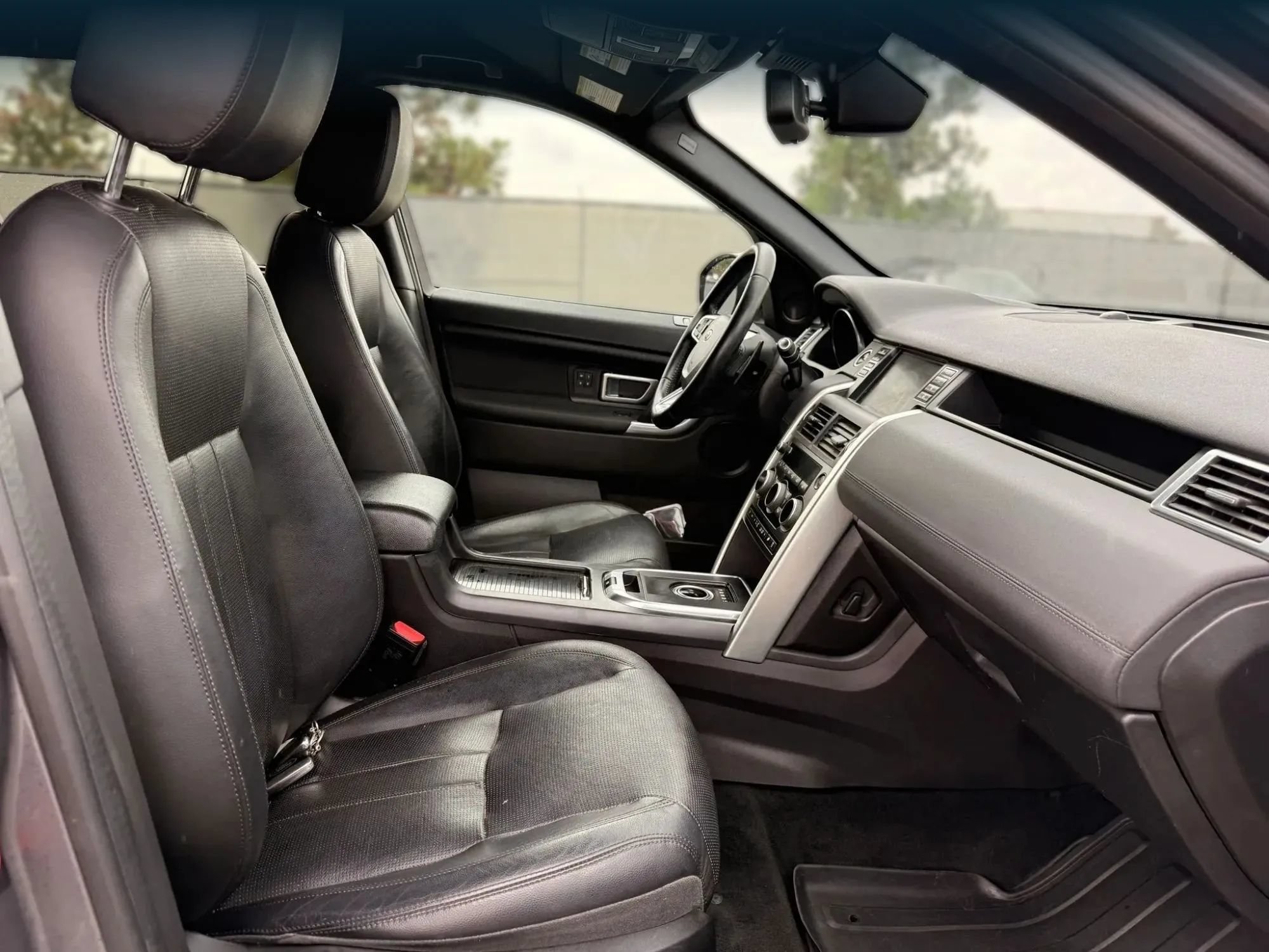 Used 2016 Land Rover Discovery Sport HSE AWD/4WD image 18
