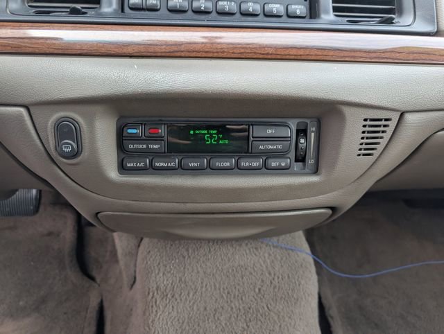 Used 2002 Ford Crown Victoria LX image 14