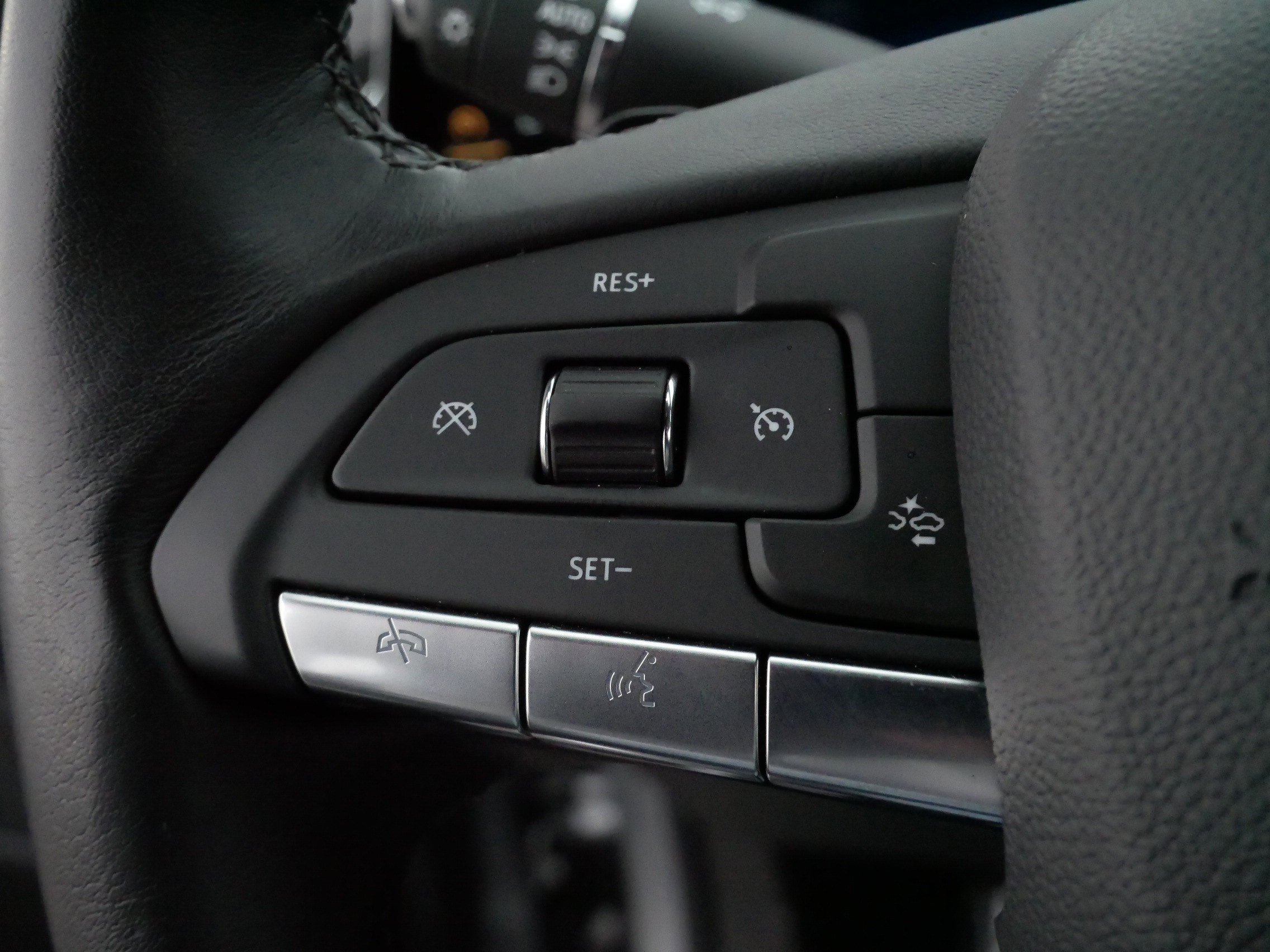 Used 2025 Cadillac XT4 Premium Luxury image 25