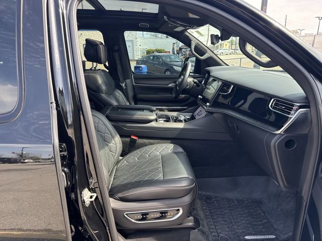 Used 2024 Jeep Grand Wagoneer Series III w/ Rear Seat Video Group 1 AWD/4WD image 29