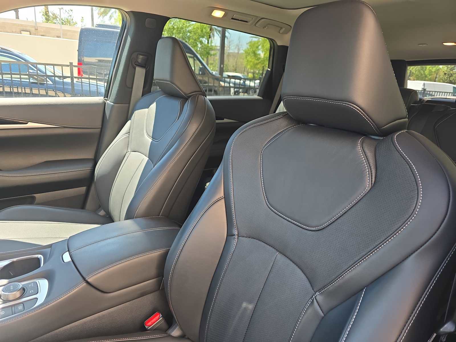 Used 2025 INFINITI QX60 Pure image 18