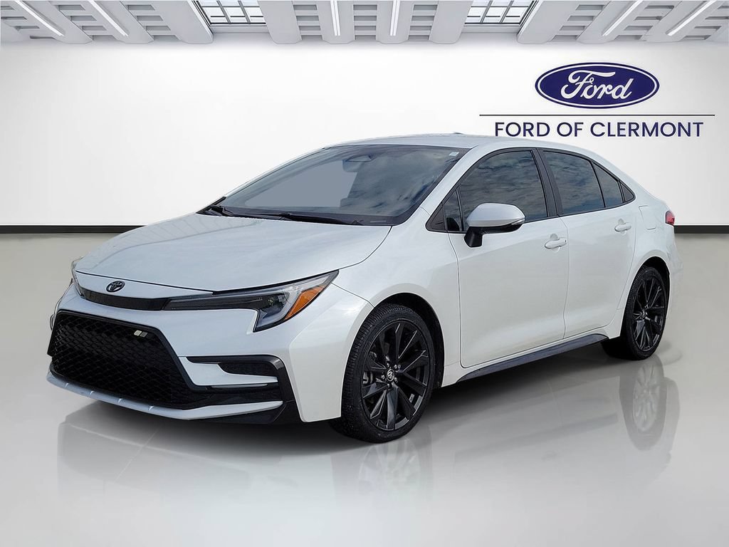 Used 2023 Toyota Corolla SE FWD image 2