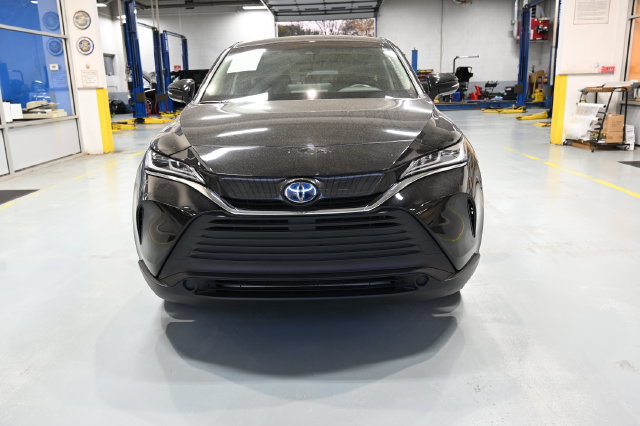 Used 2023 Toyota Venza LE AWD/4WD image 2
