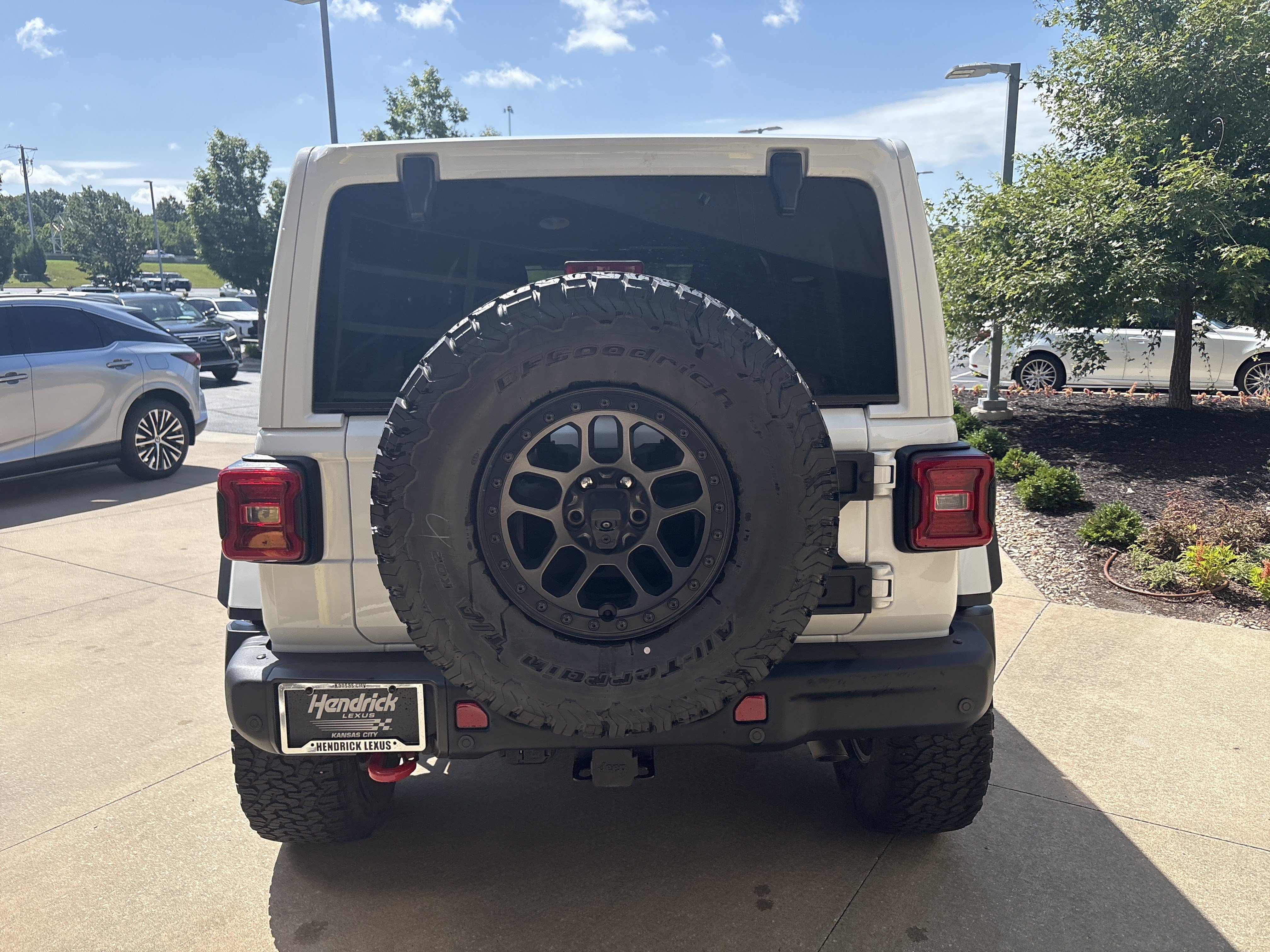 Used 2022 Jeep Wrangler Unlimited Rubicon w/ Xtreme Recon 35" Tire Package AWD/4WD image 26
